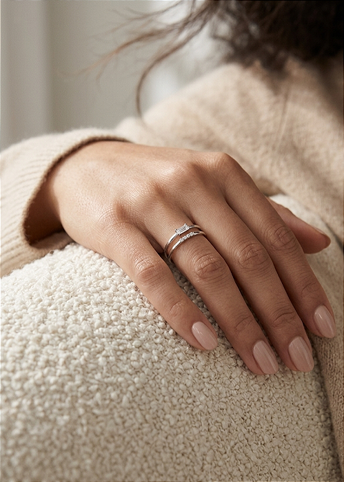 Anel de Prata 925 Aro Duplo com Zircônia Baguete e Cristais