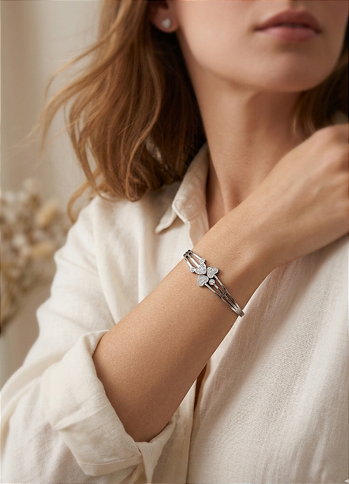 Bracelete Rígido Três Corações Cravejados em Aço Inoxidável
