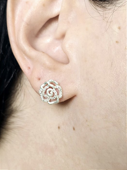 Brinco Flor Cravejada em Prata 925