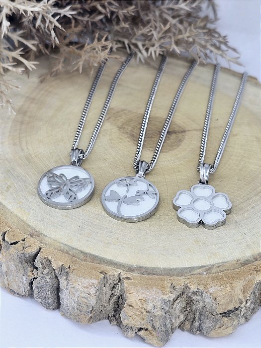 Colar com Pingente em Madrepérola e Aço Inoxidável