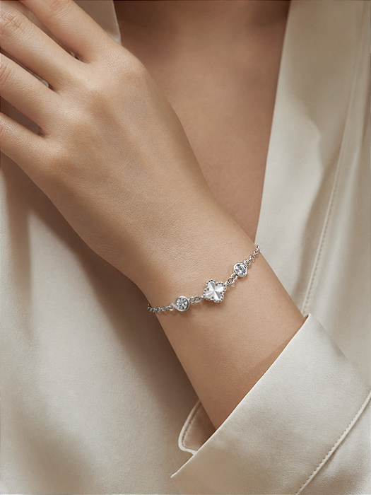 Pulseira Trevo com Dois Pontos de Luz em Prata 925