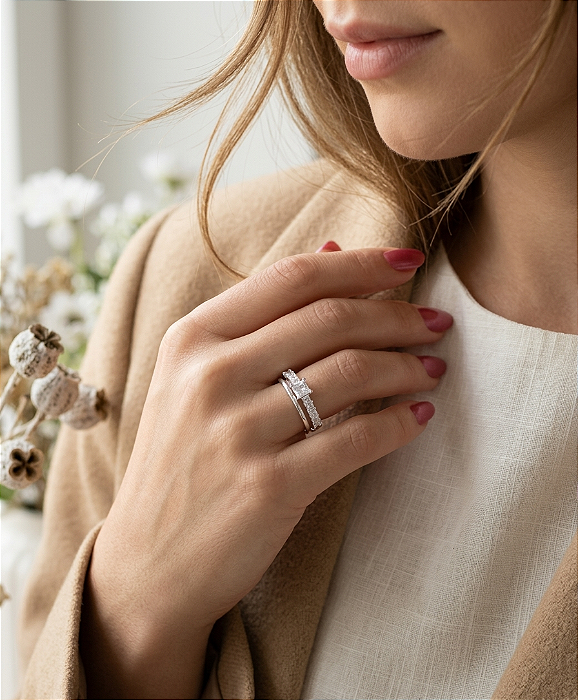 Anel Luxo Duplo com Solitário Quadrado e Zircônias em Prata 925