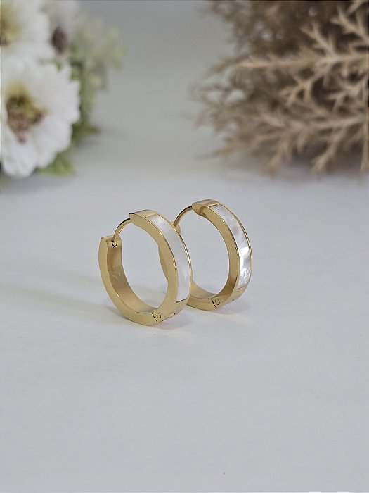 Brinco Argola Click Madrepérola Banhado a Ouro, Linha Premium