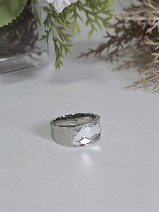 Anel com Pedra Facetada em Aço Inoxidável