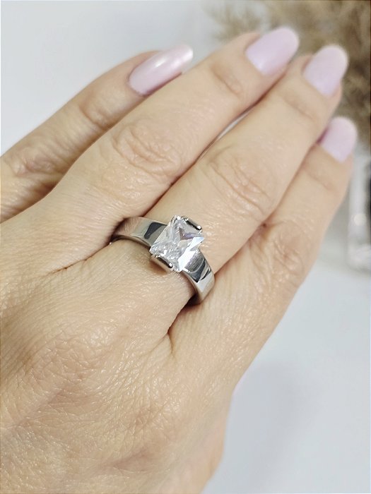 Anel Solitário com Zircônia Retangular em Aço Inoxidável