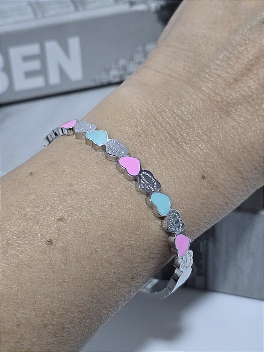 Bracelete Corações Coloridos em Aço Inoxidável