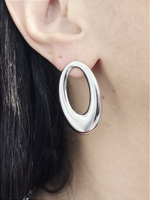 Brinco Oval Contemporâneo em Aço Inoxidável