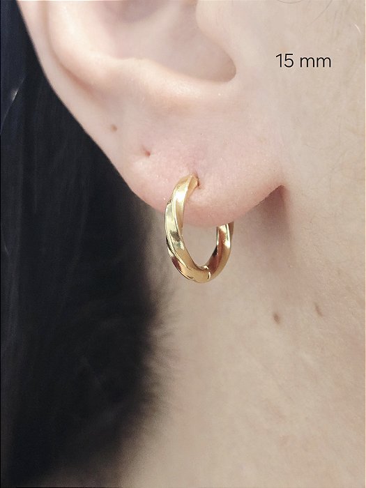 Brinco Argolinha Torcida em Aço Inoxidável Banhado a Ouro