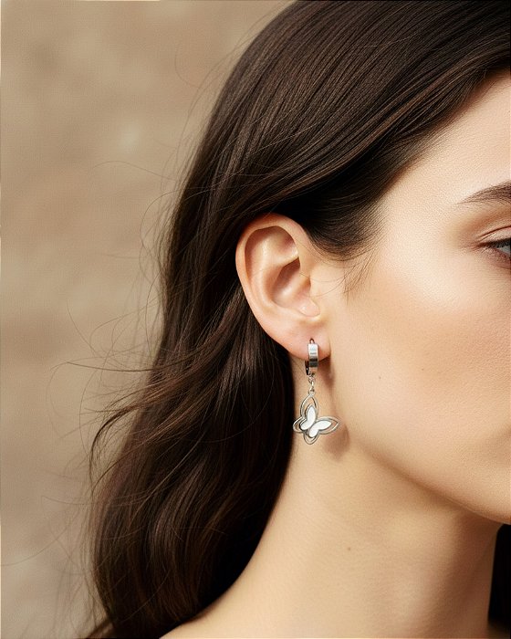 Brinco Argola Borboleta Madrepérola Banhado a Ouro Aço Inox