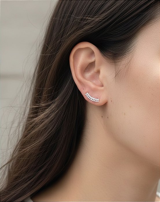 Brinco Ear Cuff Curva Cravejado em Prata 925