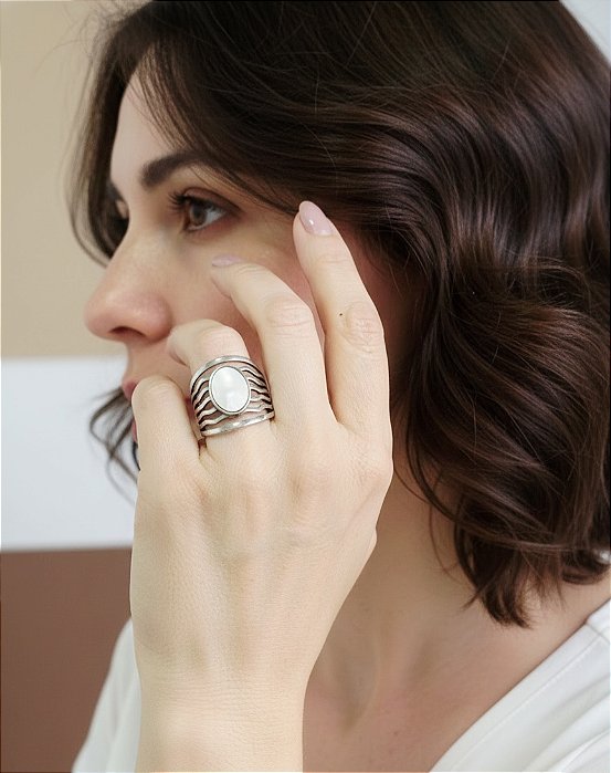 Anel Aço Inoxidável com Madrepérola – Design Ondas Modernas
