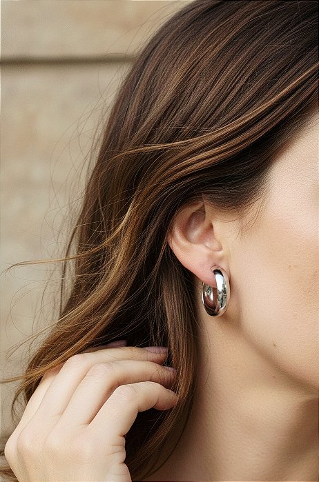 Argola Média Bômbe Lisa em Aço Inoxidável