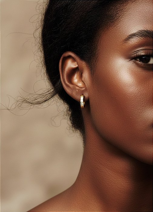 Argola Click Pequena Cravejada em Aço - Linha Premium