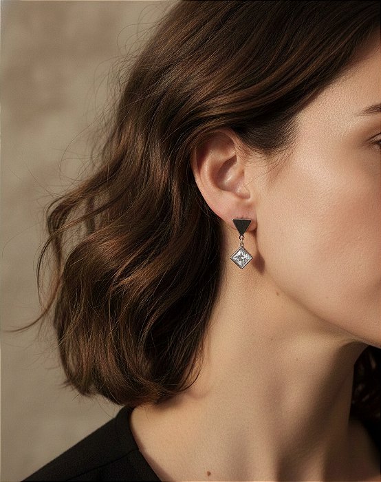 Brinco Pendente Geométrico com Zircônia Quadrada e Triângulo