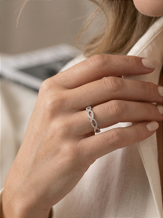 Anel Elos Vazados com Zircônias Prata 925