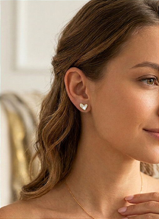 Brinco Coração Madrepérola com Borda Dourada - Linha Delicata