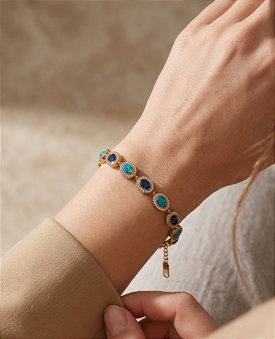 Pulseira Feminina Oval Cravejada em Aço Inoxidável Banhado a Ouro