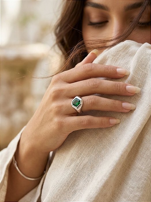 Anel de Aço com Pedra Verde Esmeralda
