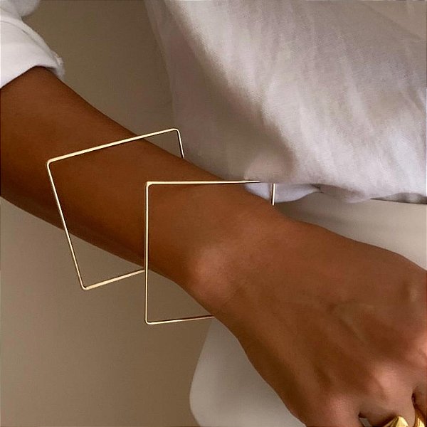 Pulseira clássica quadrada;