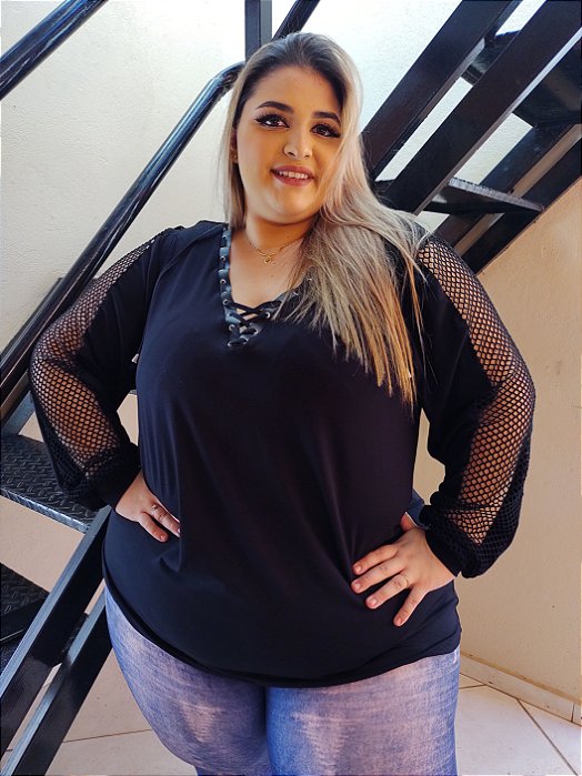 Blusa Preta Manga Longa Telinha Transparente Ilhós Gola V Plus Size