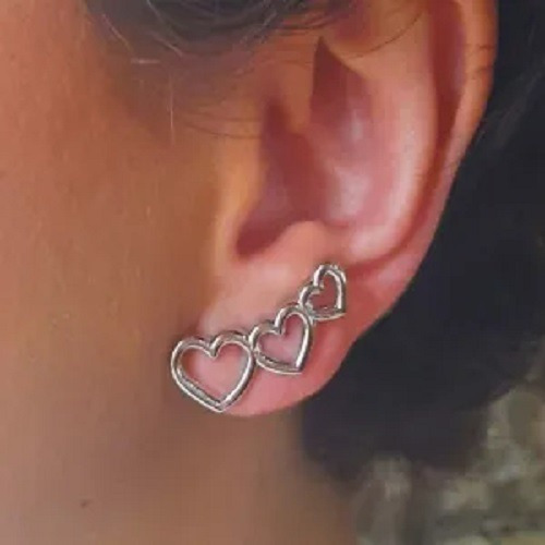 Brinco Ear Cuff  Coração Vazado Folheado Prata Antialérgico