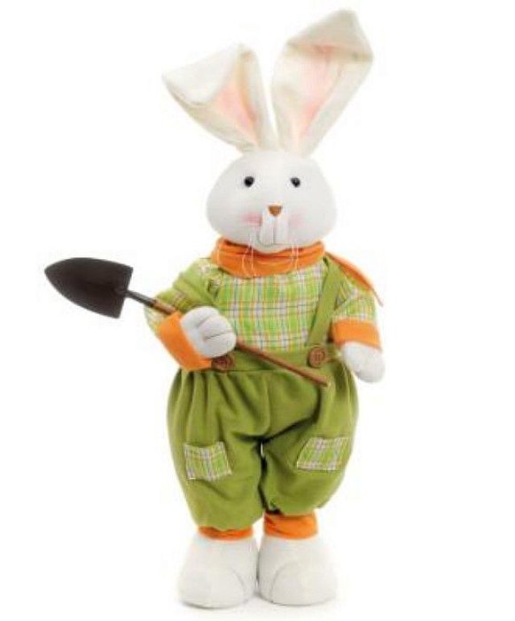Coelho em Pé de Macacão Segurando Pá 76cm - Coleção Paçoca - Ref 1320869 Páscoa Cromus