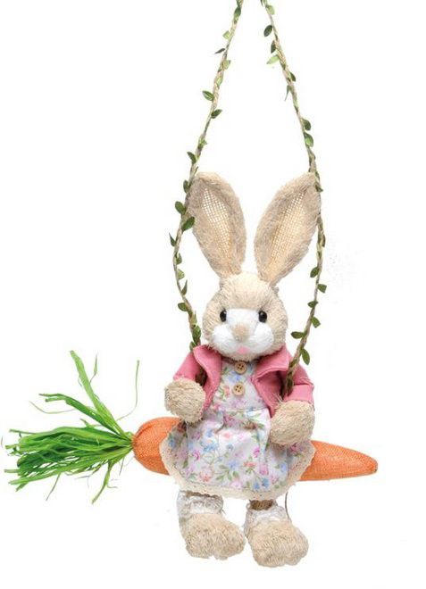 Coelha de Palha Italiana no Balanço de Cenoura Usando Vestido Florido - Coleção Farmer - Ref 1010962 Páscoa Cromus