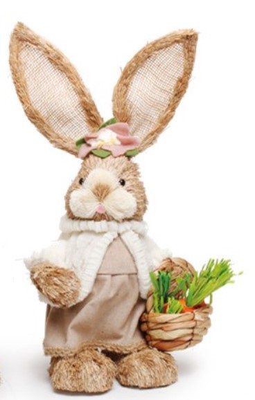 Coelha de Palha em Pé com Cesta de Cenouras e Flor na Cabeça 40cm - Coleção Pé de Moleque - Ref 1826579F Páscoa Cromus