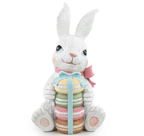 Coelho Branco de Resina Sentado com Pilha de Macarrons 27x16x15cm - Coleção Pastries - Ref 1050391 Cromus