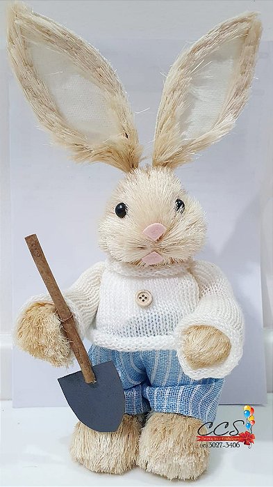 Coelho de Palha com pá na Mão e Sueter Branco 1621047 Cromus