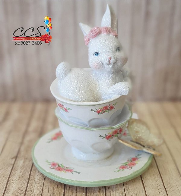 Enfeite Coelho na Pilha de Xicaras 1014674 - Cromus