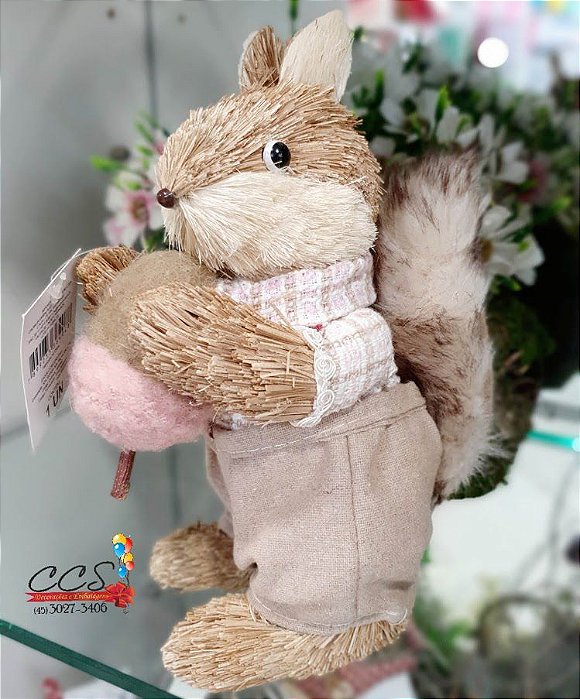 Esquilo Decorativo de Palha Segurando Avelã - Cromus 1826587