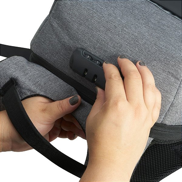Mochila de Poliéster Anti-Furto USB com Segredo- SK02096