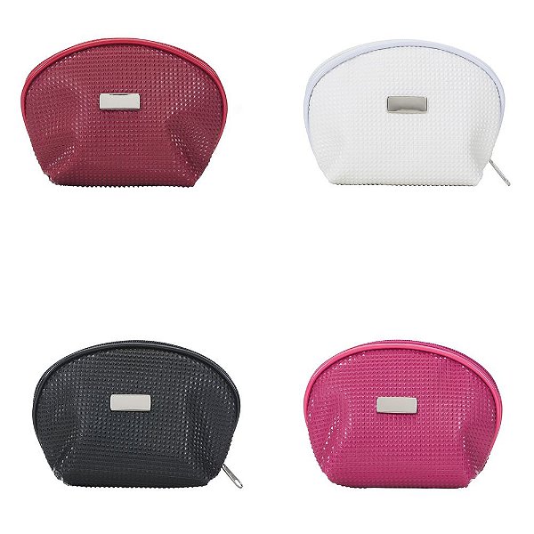 Necessaire em couro sintético texturizado com uma placa central. Cód. SKN13042