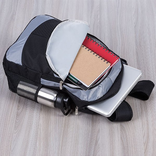 Mochila poliester para notebook com detalhes em nylon.