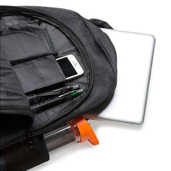 Mochila 100% poliester para notebook com detalhes em nylon. Cód.SK13754