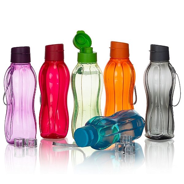 Garrafa plástica 800ml livre de BPA. Garrafa transparente colorida com detalhes em relevo. SK18531