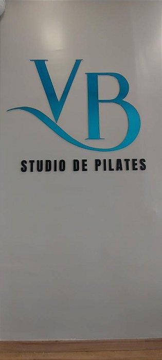 Letreiro em Acrílico Azul Espelhado com Preto