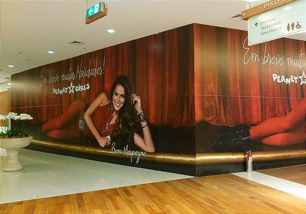 Adesivos para  tapume em shopping