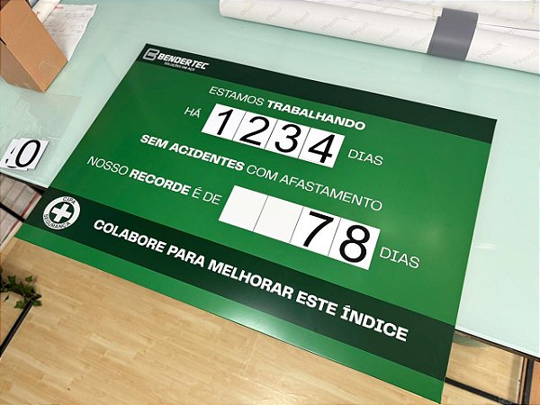 Placa de acidente de trabalho