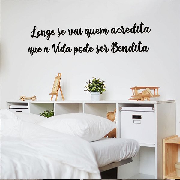 Frase - Longe se vai quem acredita que a vida pode ser bendita