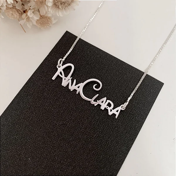 Colar personalizado com Nome (Fonte Disney)