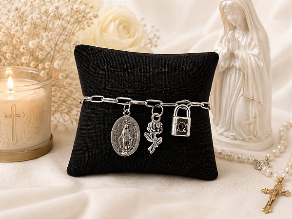 Modelo 4 de Nossa senhora das graças com flor e cadeado