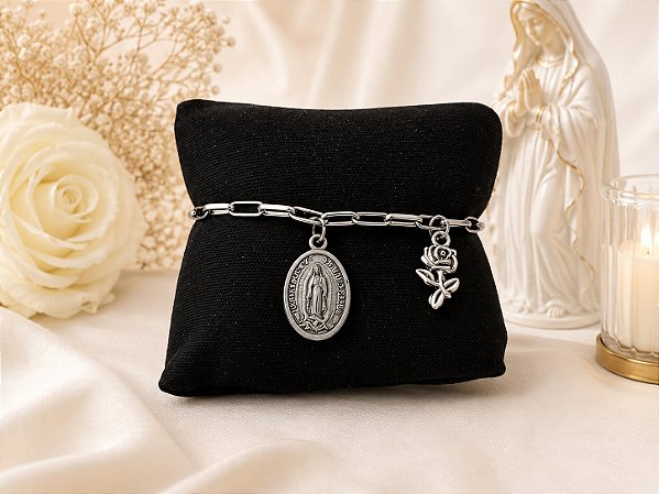 Modelo 4 de Nossa Senhora de Guadalupe com flor