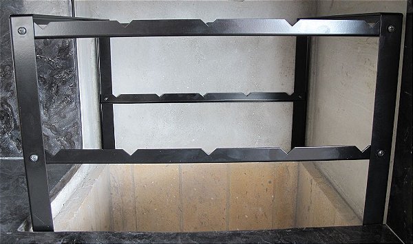 Conjunto de suporte manual de grelhas e espetos