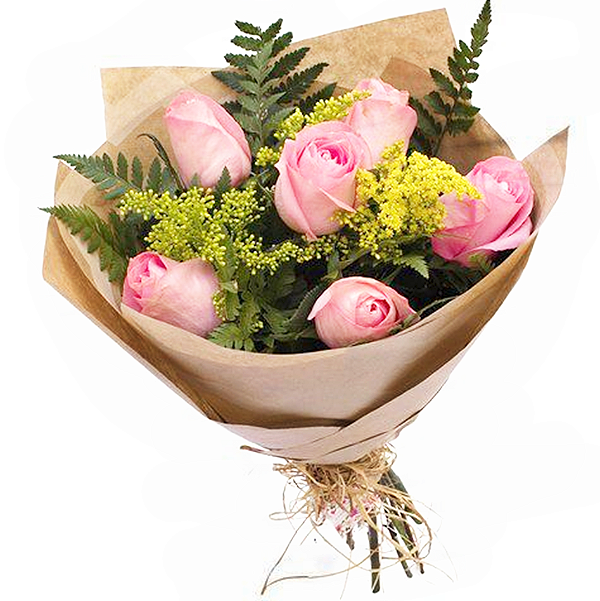 Buquê com 6 rosas rosadas na embalagem kraft e laço