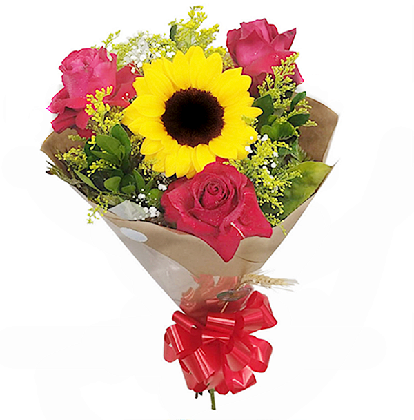 Buquê com 3 rosas vermelhas e 1 girassol na embalagem Kraft
