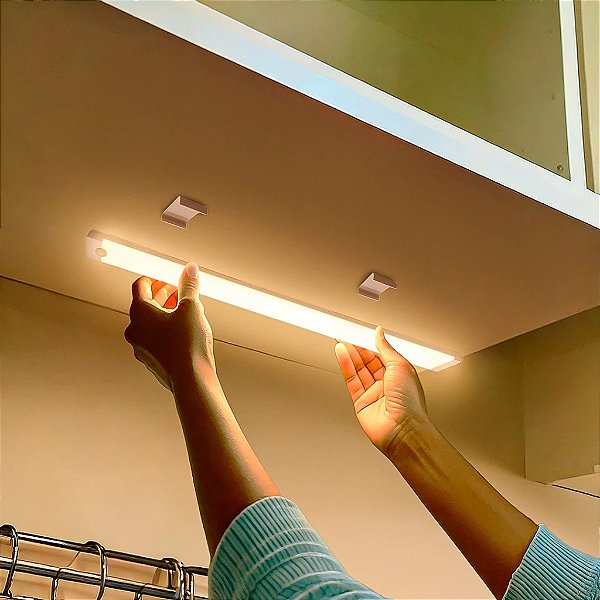 Luminária LED Barra Difusa C/Sensor De Movimento Luz Recarregável USB 3 Cores Cozinha Armário Roupeiro 60cm