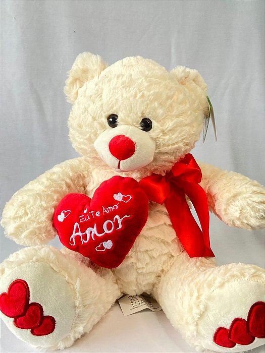 Urso de pelúcia branco com coração