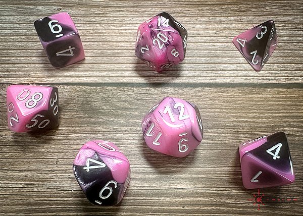Gemini® Polyhedral Black-Pink/white 7-Die Set - Importado